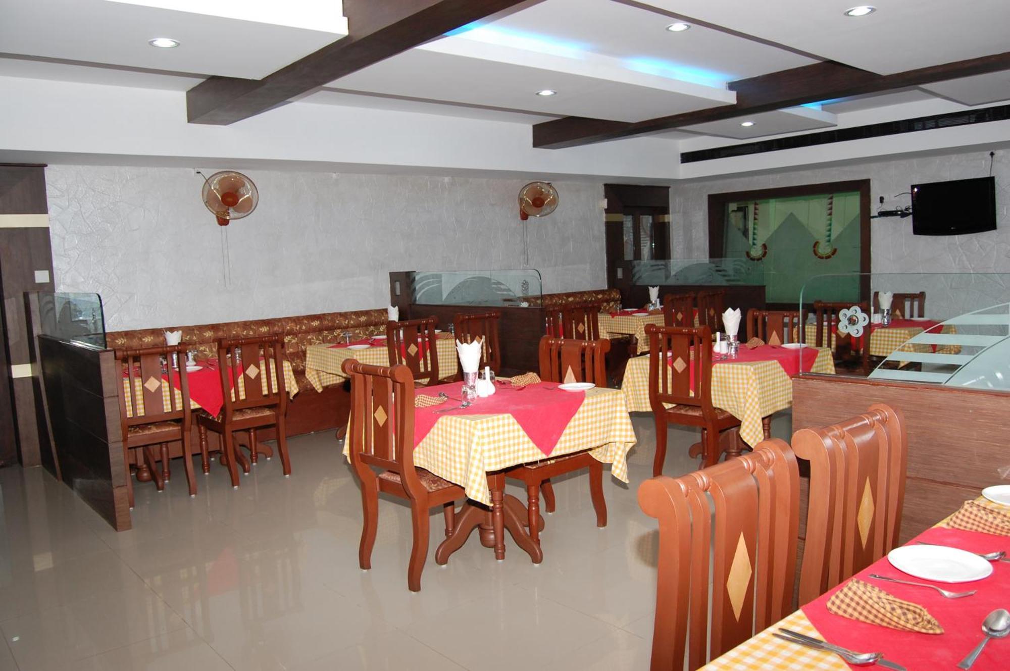 Kpm Regency Hotel Palakkad Phòng bức ảnh