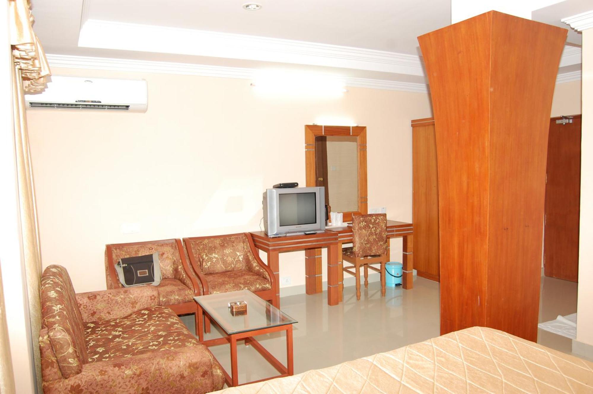 Kpm Regency Hotel Palakkad Phòng bức ảnh