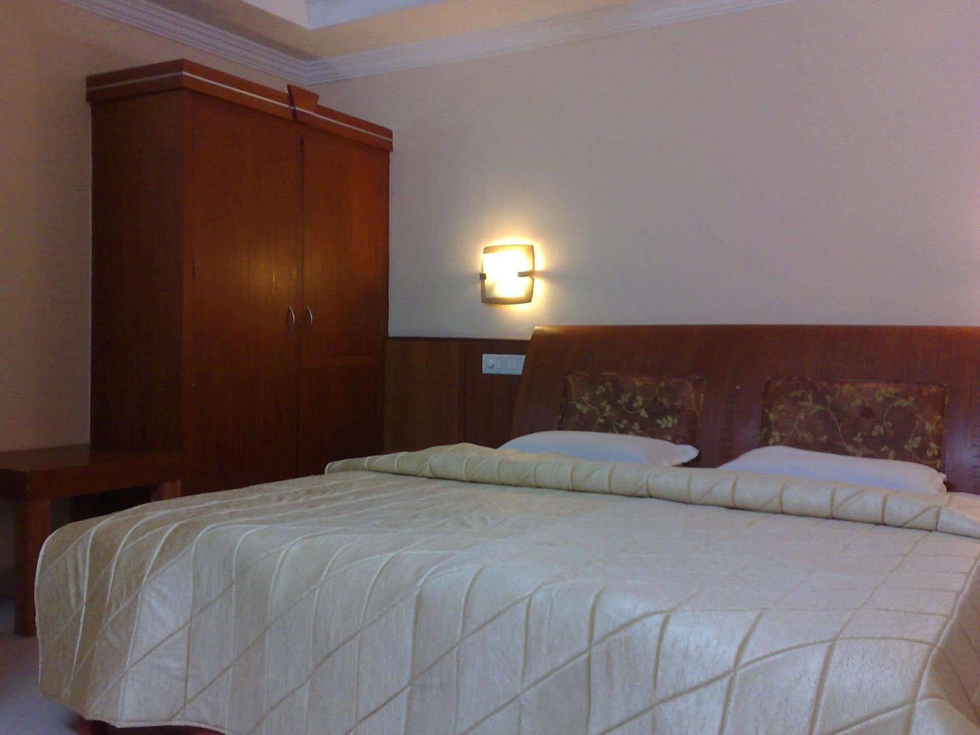 Kpm Regency Hotel Palakkad Phòng bức ảnh